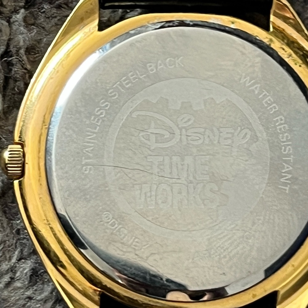 ‼️price dropped‼️ Vintage Disney Watch works Mickey Mouse leather croco watch. - Picture 8 of 10